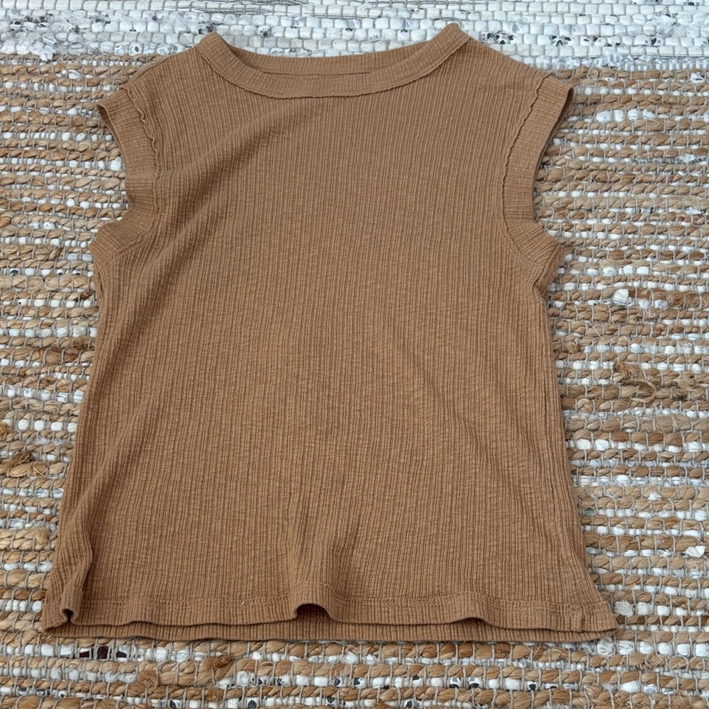 Sleeveless Ribbed Knit Top in Brown